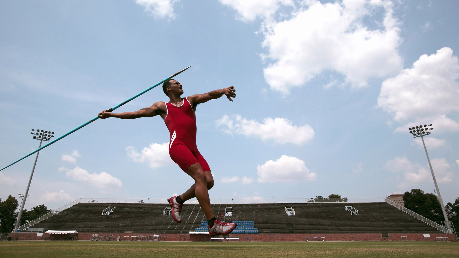 比赛中的“奇技淫巧”：那些令人尖叫的高科技设备，科技比武