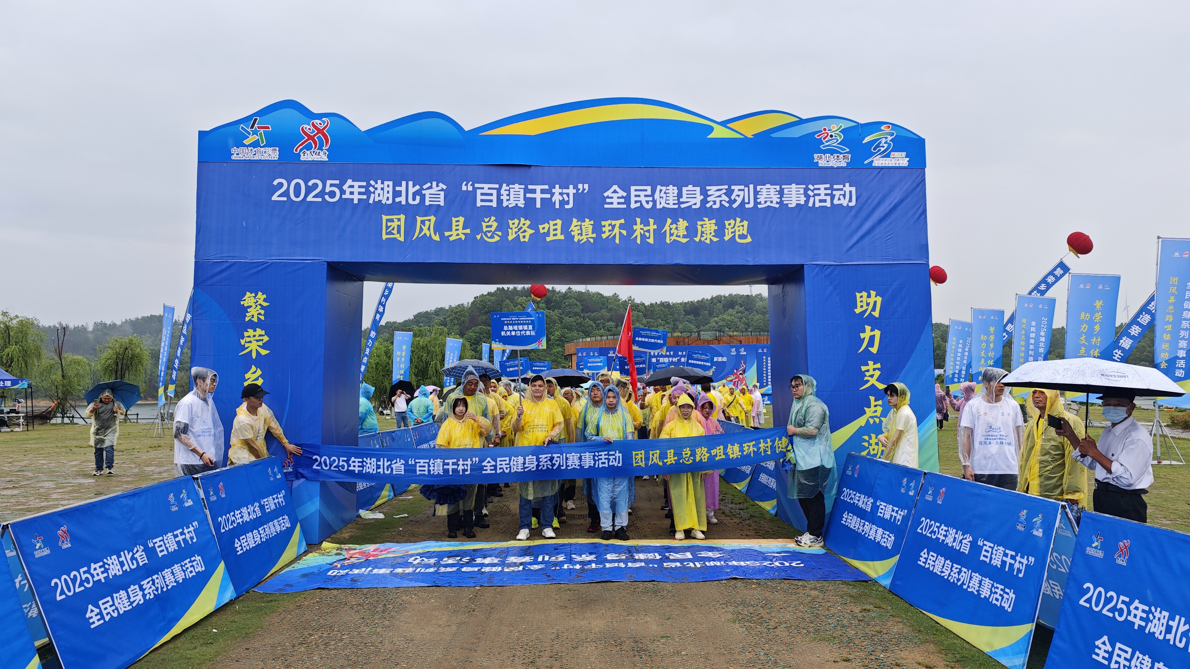 开云体育在线入口-体育教育扶贫：偏远山区建百个运动场的简单介绍