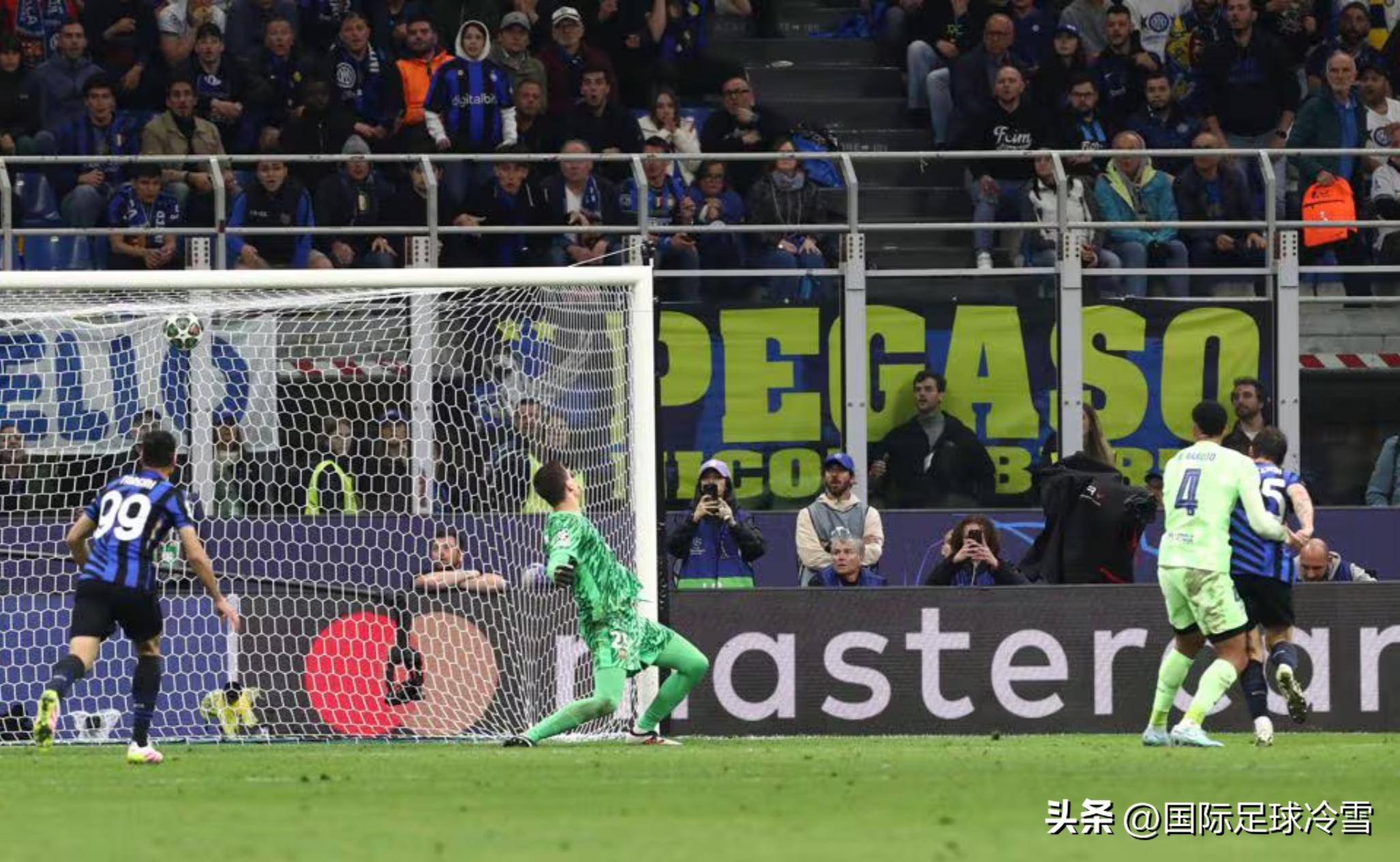 包含齐达内头撞马特拉齐：世界杯决赛的离奇红牌的词条