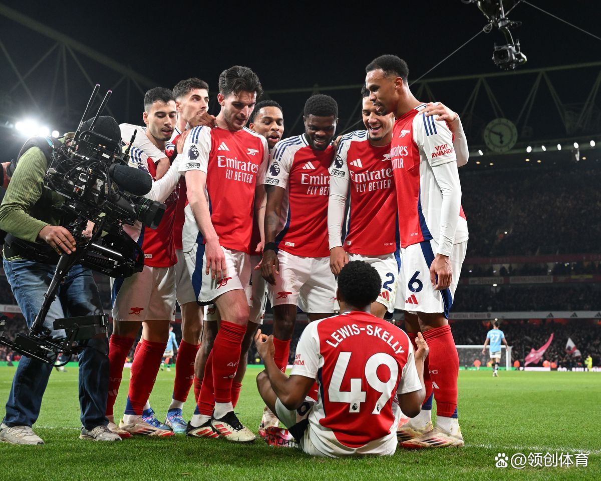 包含英超争四激烈，谁能笑到最后？的词条